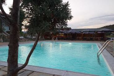 Aparthotel Caretta Village