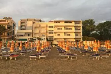 ホテル Maren Durres