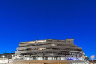 膳宿费 Luxury Rooms   Seven