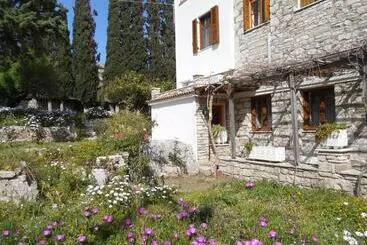 Hotel Pythais