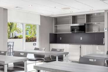 Fortune House Hotel Suites