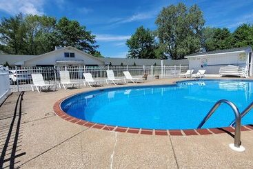 فندق Glass House Inn Erie Near I90 & I79