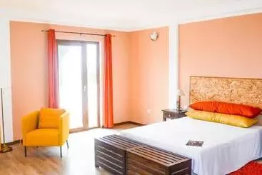 هتل Emoyeni Gardens