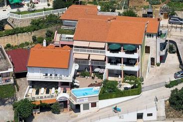 Жильё для туристов Apartments Fortuna 3427