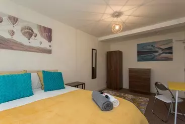 Majatalo Townhouse @ Briggs Avenue Crewe