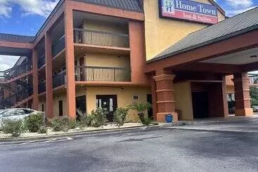 호텔 Home Town Inn & Suites