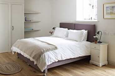 Manor Farm Courtyard Cottages