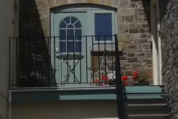 ツーリストアパートメント Sannan Court Holiday Apartments