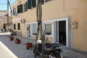 ツーリストアパートメント Filoxenos Houses Corfu Island