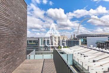 Appartamenti turistici Lush Apartment   London Designer Outlet