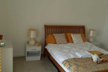 Пансион Lakeside Palace