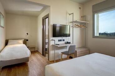 פונדק Park Hotel & Residence By The Cube