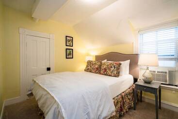 کلبه Newly Renovated Rino Retreat