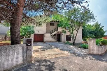 ツーリストアパートメント Vesna