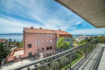 آپارتمان‌های توریست‌ها Apartment Lidija 4202