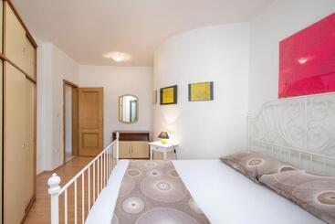 一軒屋 Apartments Lapida