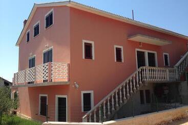 Apartments Mira 1434