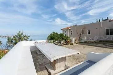 Apartamenty turystyczne Villa Artemis Near Athens Airport