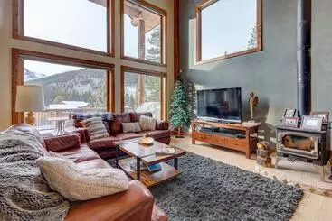 ツーリストアパートメント 400 Whispering Pines Circle Private Home With Hot Tub