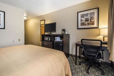 Отель Quality Inn & Suites Decorah