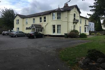 هتل Winston Manor Guesthouse Rooms