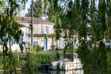 Жильё для туристов L Instant Bleu