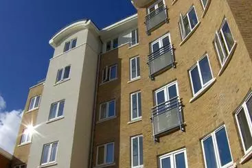 ツーリストアパートメント Robinson House Serviced Apartments