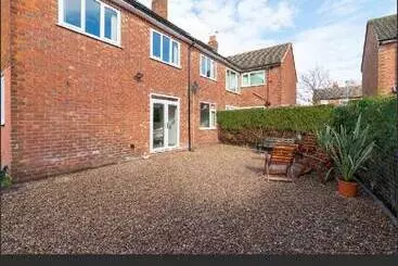 آپارتمان‌های توریست‌ها Beautiful 6 Bedrooms Holiday Home Near Manchester