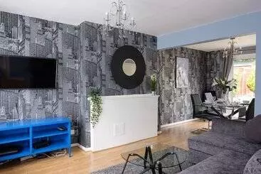 ツーリストアパートメント Dickens Suite Cozy Suite 15min Close To Gatwick