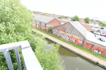 Apartaments turístics Ecohome On The Canal In A Historic Site Near City