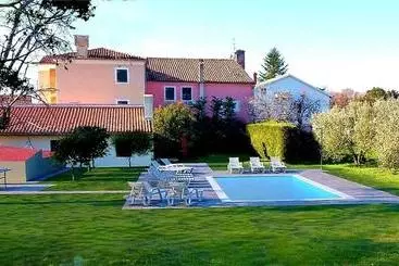 Apartamentos turísticos Holiday House Flora