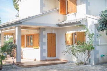 ツーリストアパートメント Villa Creixell With Pool Th 64