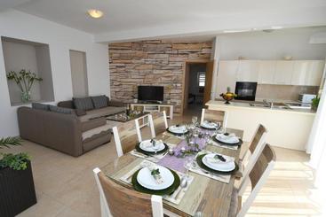 ツーリストアパートメント Apartment Lina