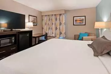 Отель Best Western St. Clairsville Inn & Suites