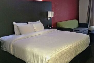 هتل Clarion Pointe Evansville North