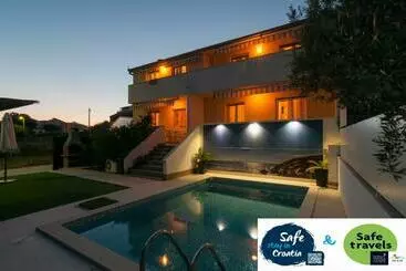 Tourist flats Villa Koludrovac