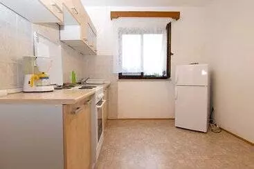 ツーリストアパートメント Apartments Dvorine 1210