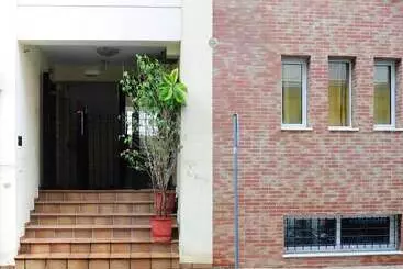 Turistihuoneistot Downtown Yellow Studio   Central Secret Nest