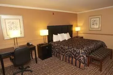 Hollow Inn And Motel