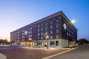 هتل Homewood Suites By Hilton Salina Downtown