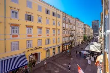 Turistihuoneistot Main Street Apartments