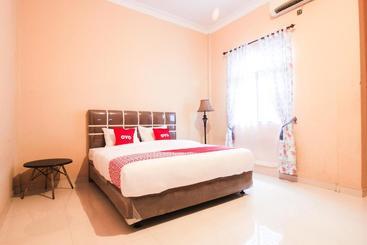 호텔 Oyo 2138 Tiaz Residence