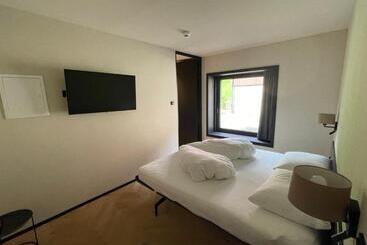 هتل Warth52 W52 Apartments