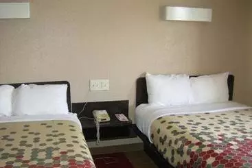 فندق Econo Lodge Inn & Suites