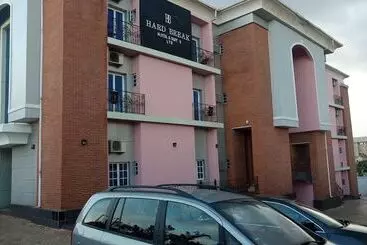 Hard Break Hotel And Suite