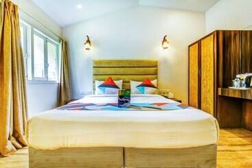 Отель Fabexpress Calangute Beach Resort