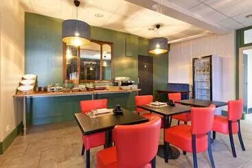 Hotelli Contact Hôtel De La Gare Et Son Restaurant Côte à Côte