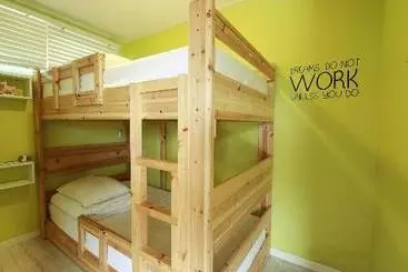 Jjuk Guesthouse  Hostel