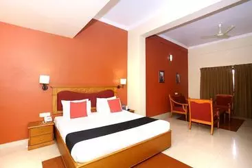 Hotel Capital O 45944 Club 7