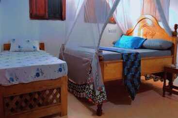 تختخواب و صبحانه Blue Roof Lodge Jambiani